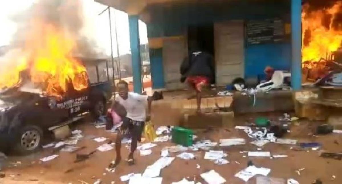 Hoodlums burn down Ugbekun Police Station