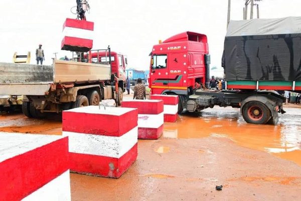 Niger State blocks Minna Bida road e1600207040977