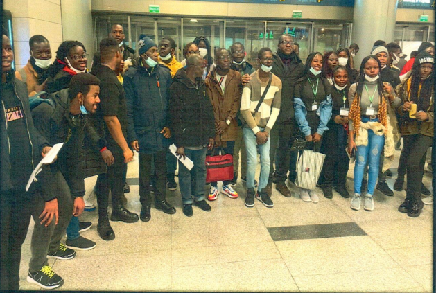 Nigerian students arrive Russia e1639205109118