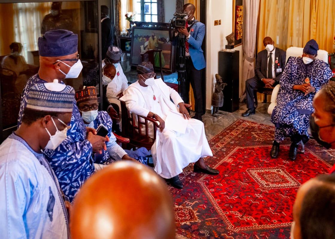 Buhari pays condolence visit to Shonekan’s family