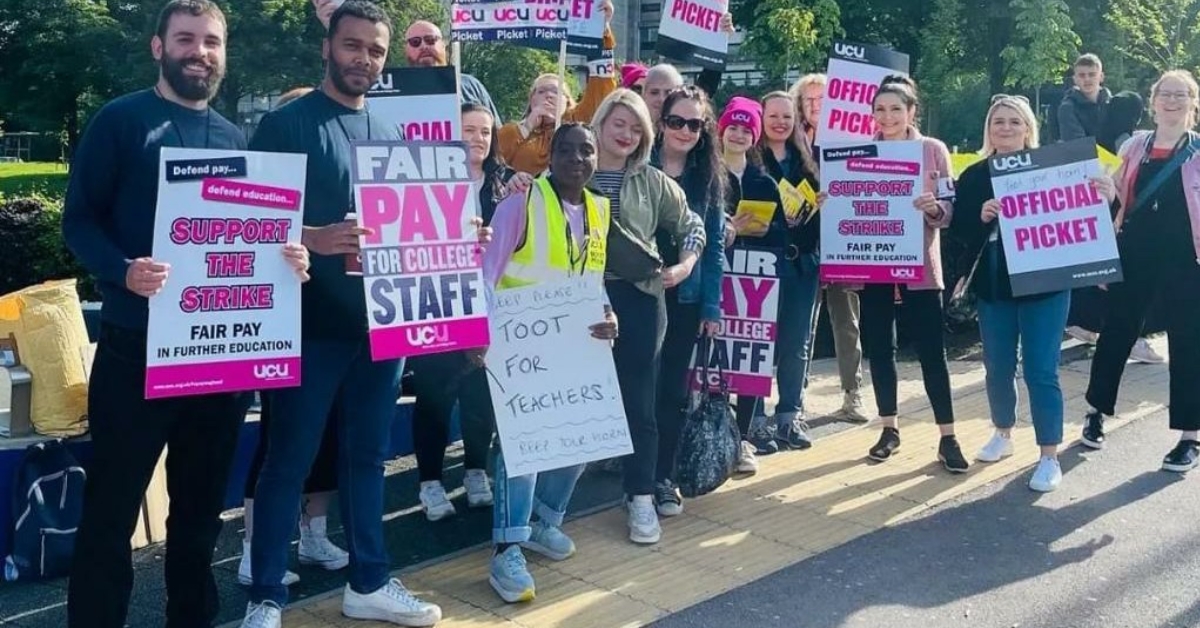 College lecturers, Strike, Pay rise, England