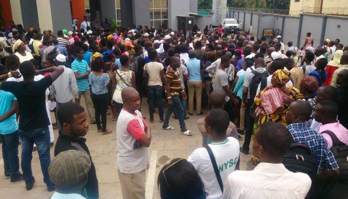 New Naira Notes ,Bank workers, threaten, shut down, attacks