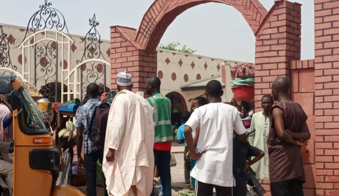 Armed robbers ,attack ,Emir’s palace, guards, Minna